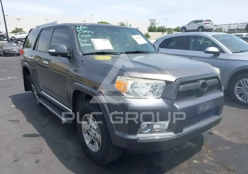 2013 Toyota 4 RUNNER фото