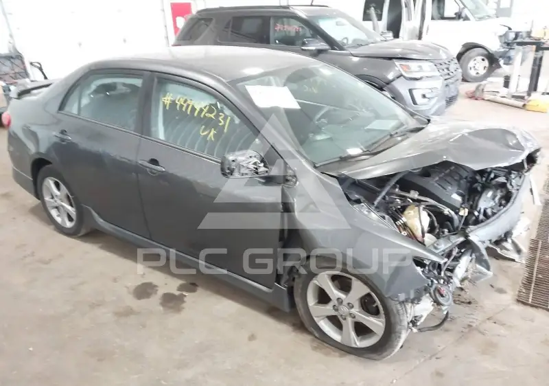 2013 Toyota COROLLA фото