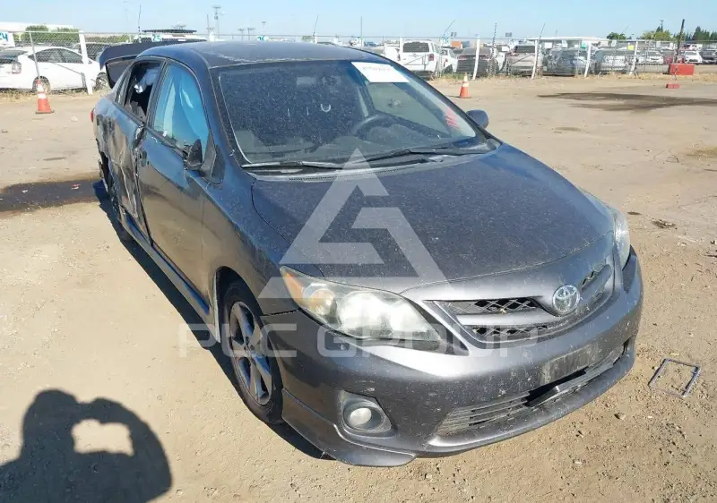 2013 Toyota COROLLA фото