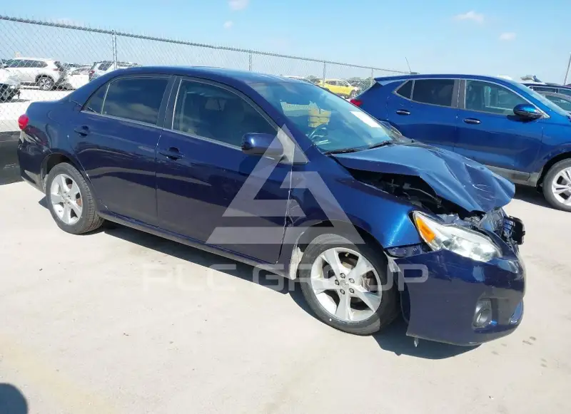 2013 Toyota COROLLA фото
