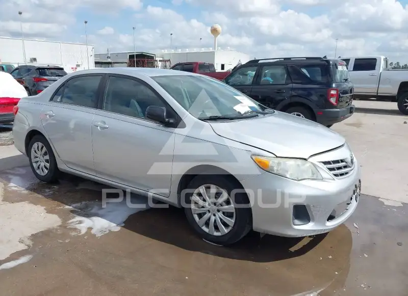 2013 Toyota COROLLA фото