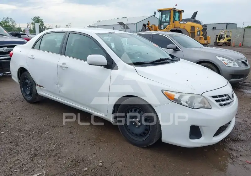 2013 Toyota COROLLA фото