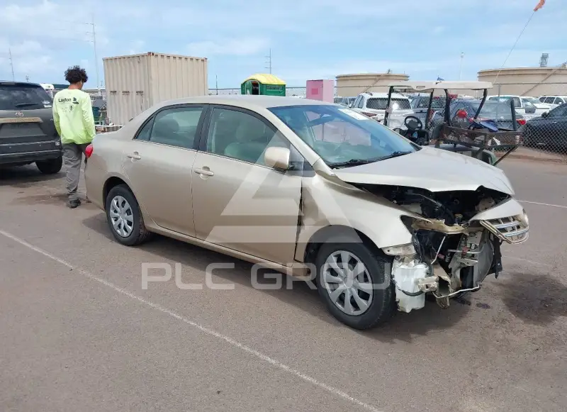 2013 Toyota COROLLA фото