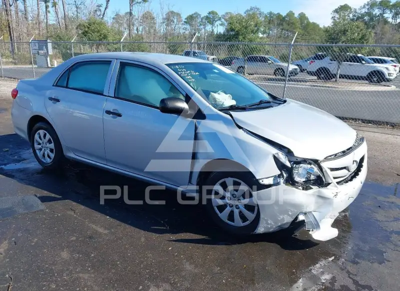 2013 Toyota COROLLA фото