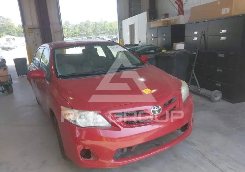 2013 Toyota COROLLA фото