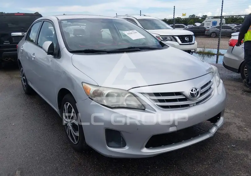2013 Toyota COROLLA фото