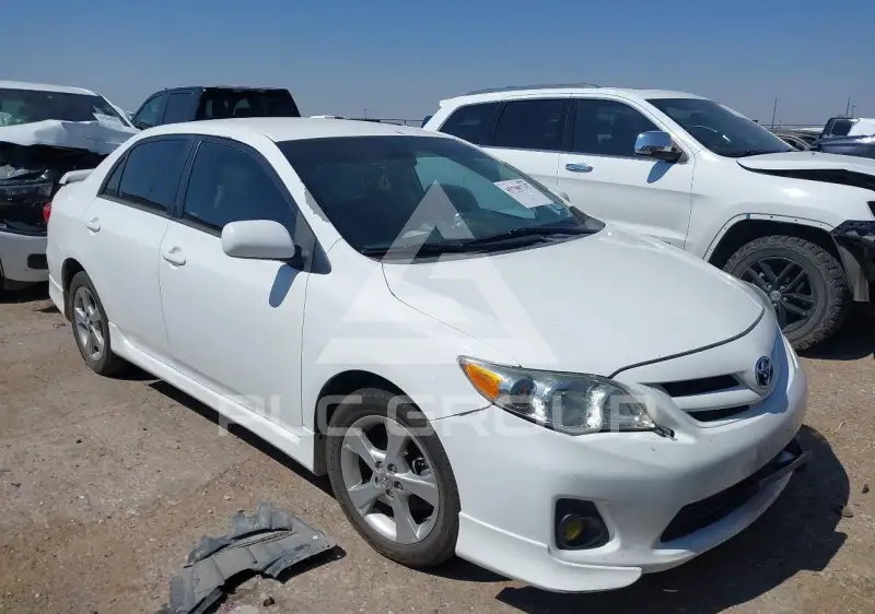 2013 Toyota COROLLA фото