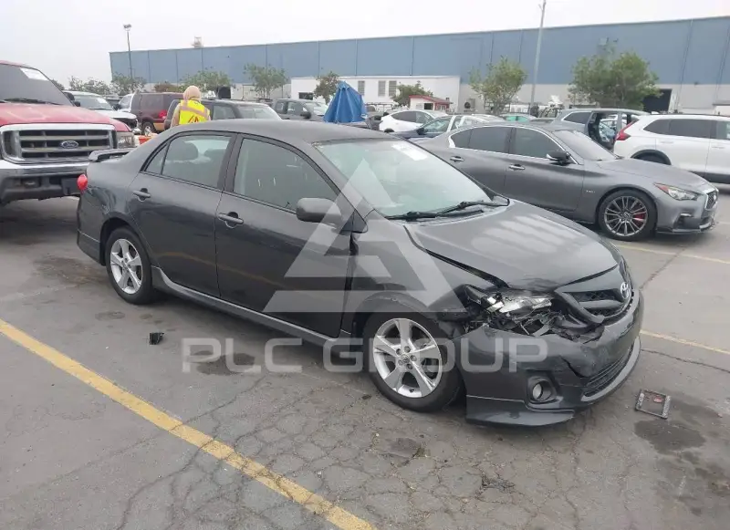 2013 Toyota COROLLA фото