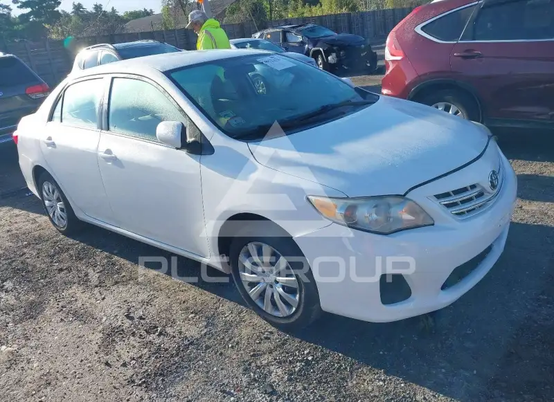 2013 Toyota COROLLA фото
