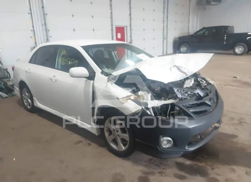 2013 Toyota COROLLA фото