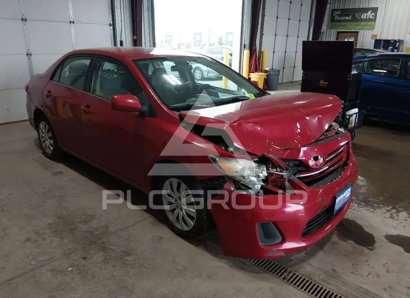 2013 Toyota COROLLA фото
