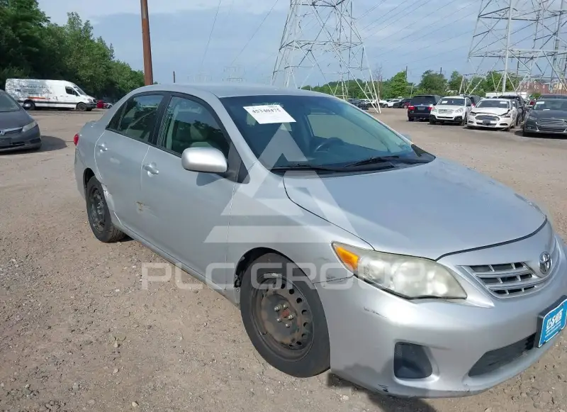 2013 Toyota COROLLA фото