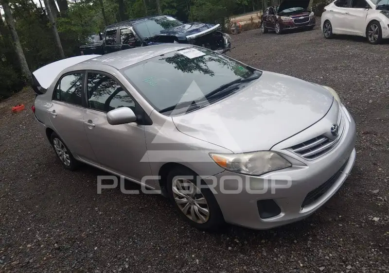 2013 Toyota COROLLA фото