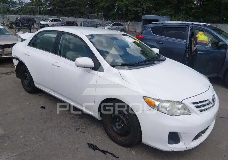 2013 Toyota COROLLA фото