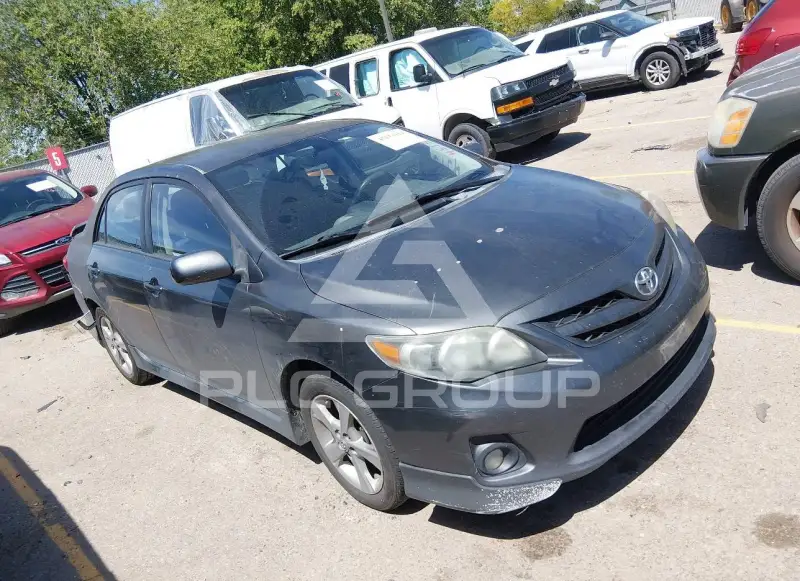 2013 Toyota COROLLA фото
