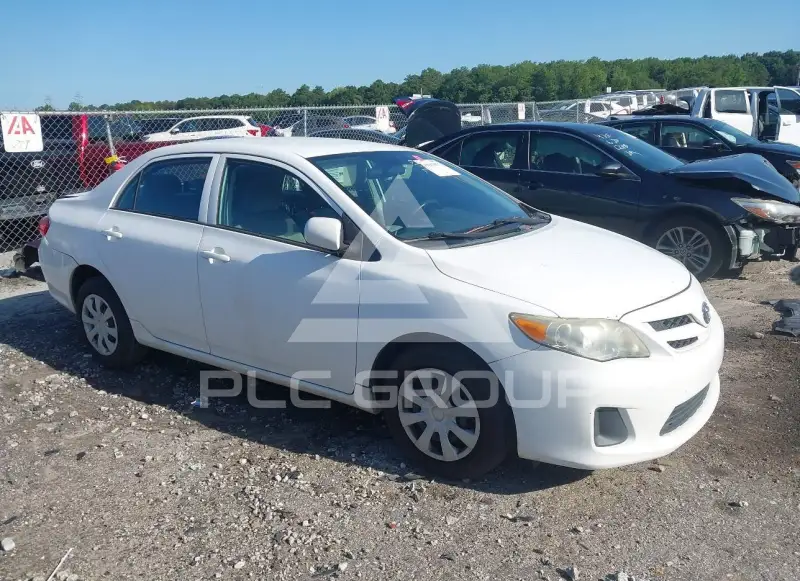 2013 Toyota COROLLA фото