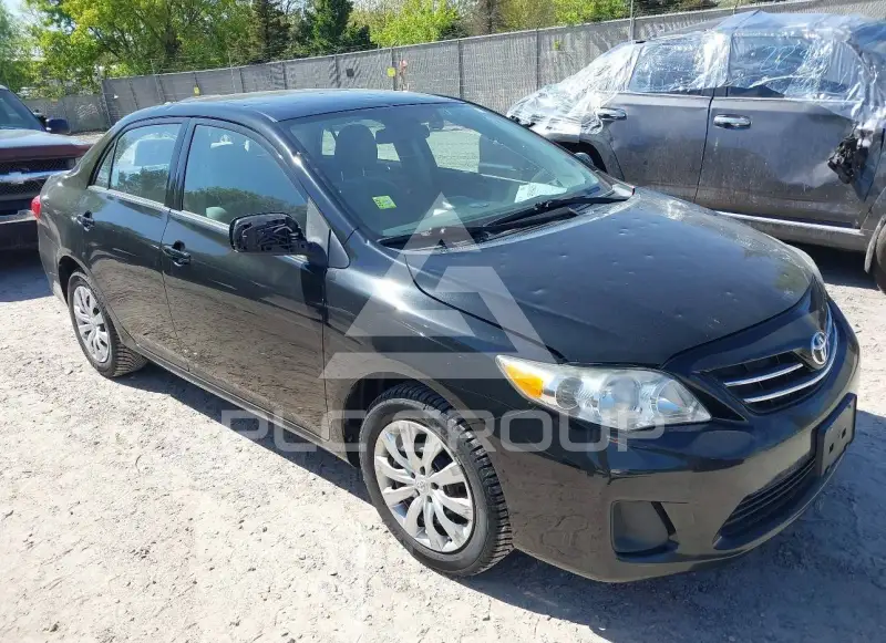 2013 Toyota COROLLA фото