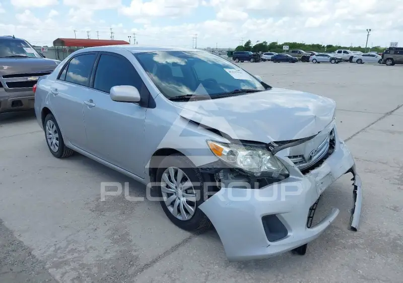 2013 Toyota COROLLA фото