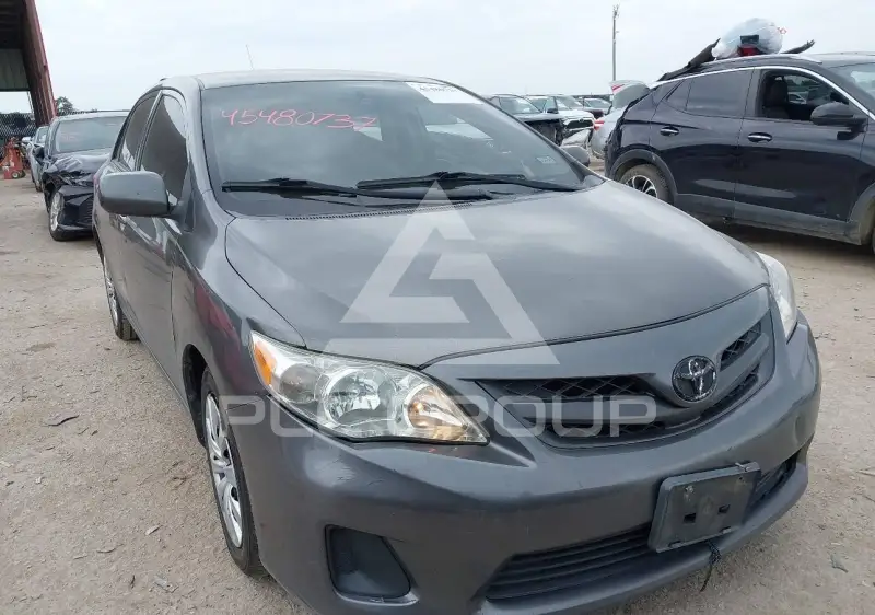 2013 Toyota COROLLA фото