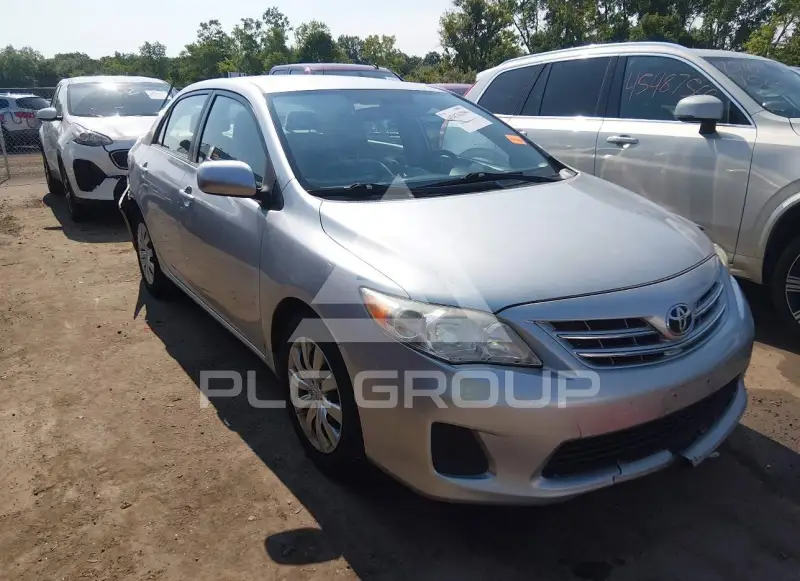 2013 Toyota COROLLA фото