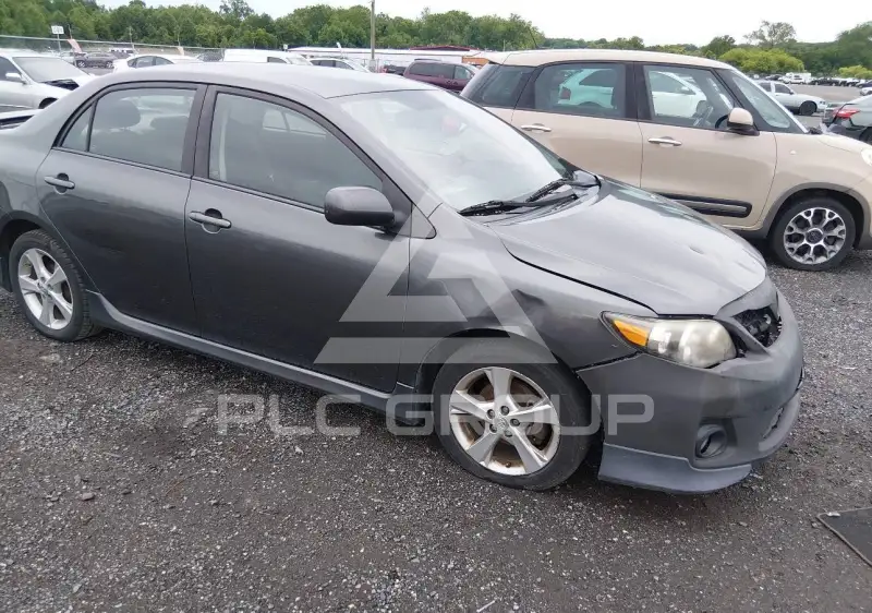 2013 Toyota COROLLA фото