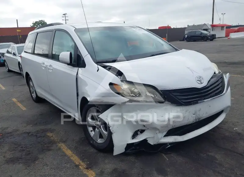 2013 Toyota SIENNA фото