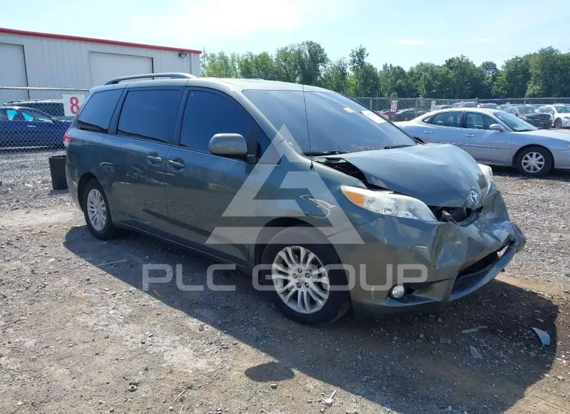 2013 Toyota SIENNA фото