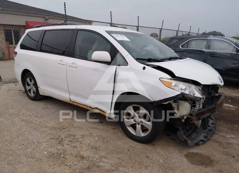 2013 Toyota SIENNA фото