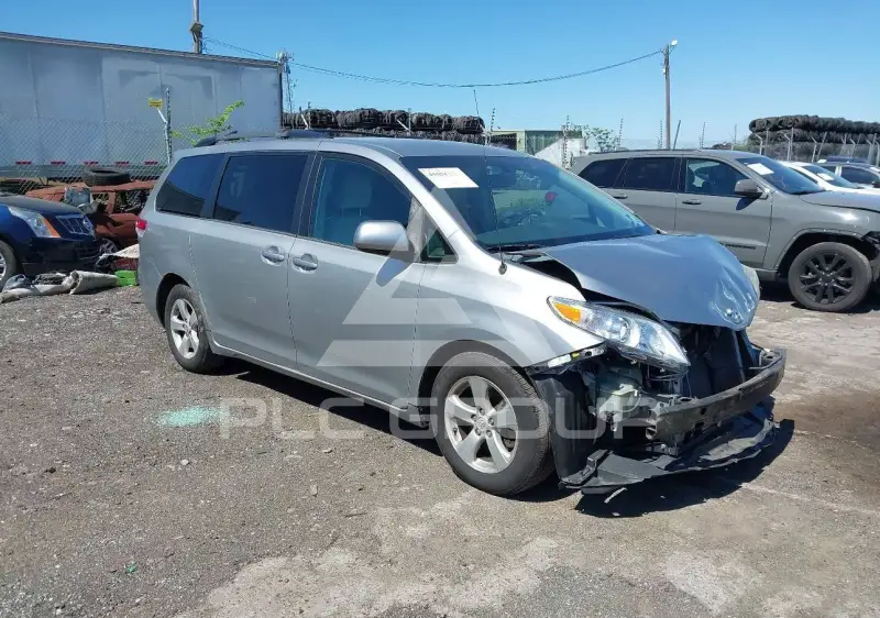 2013 Toyota SIENNA фото