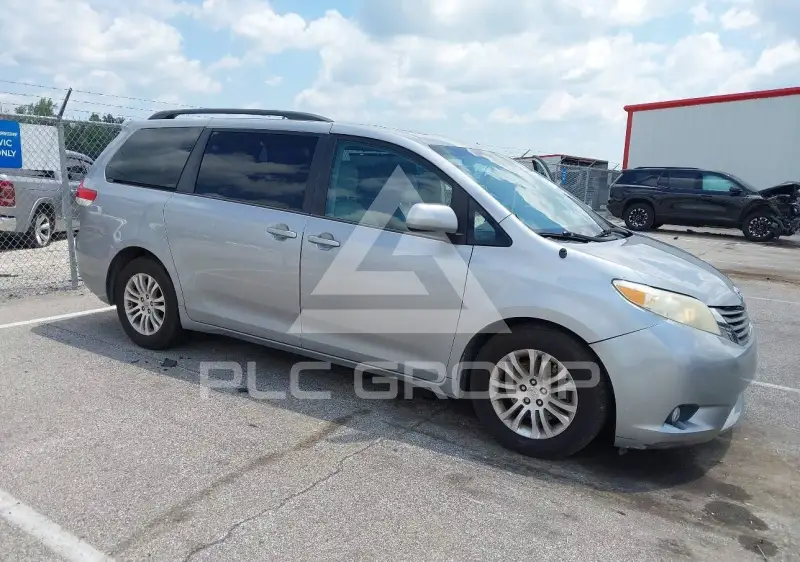 2013 Toyota SIENNA фото