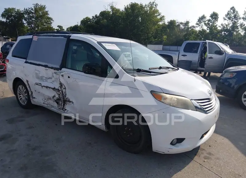 2013 Toyota SIENNA фото