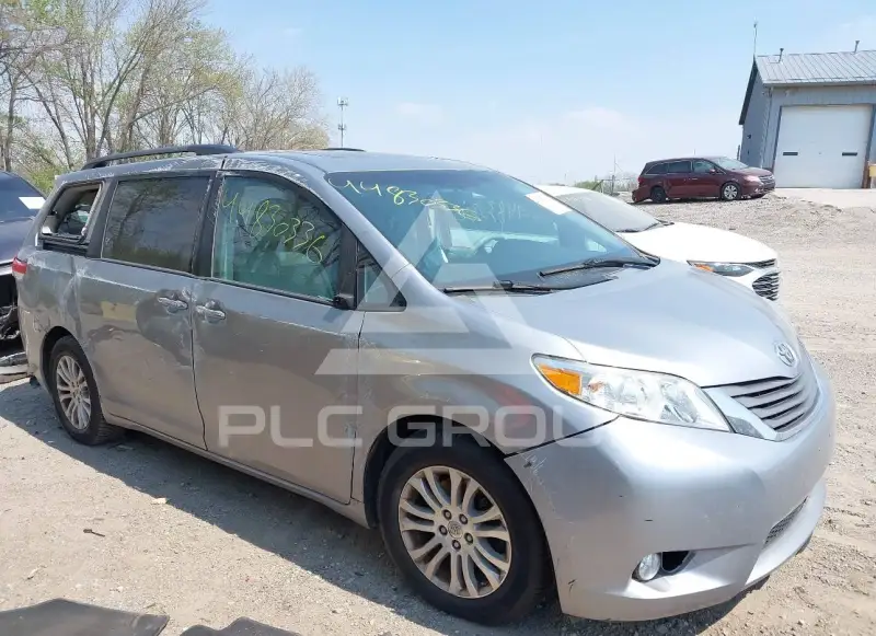 2013 Toyota SIENNA фото