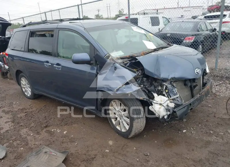 2013 Toyota SIENNA photo