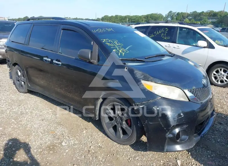 2013 Toyota SIENNA photo