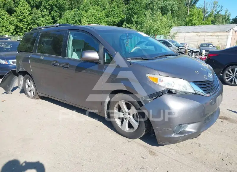 2013 Toyota SIENNA фото