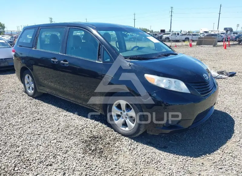2013 Toyota SIENNA photo
