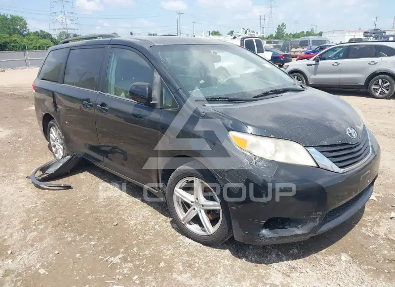 2013 Toyota SIENNA фото