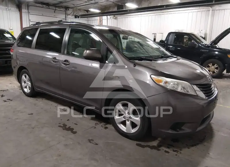 2013 Toyota SIENNA фото
