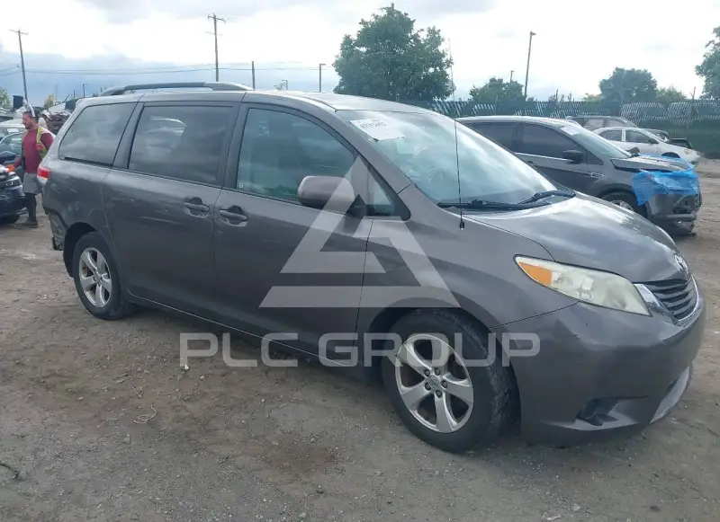 2013 Toyota SIENNA фото