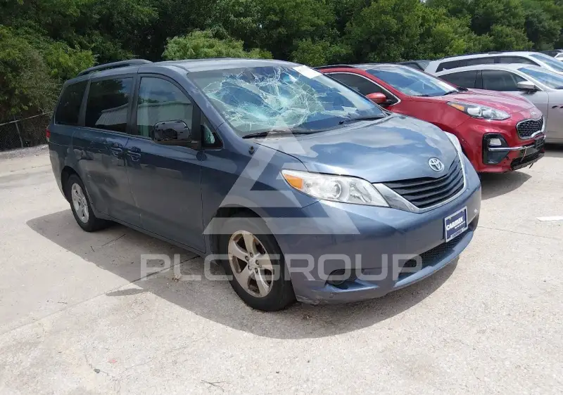 2013 Toyota SIENNA photo