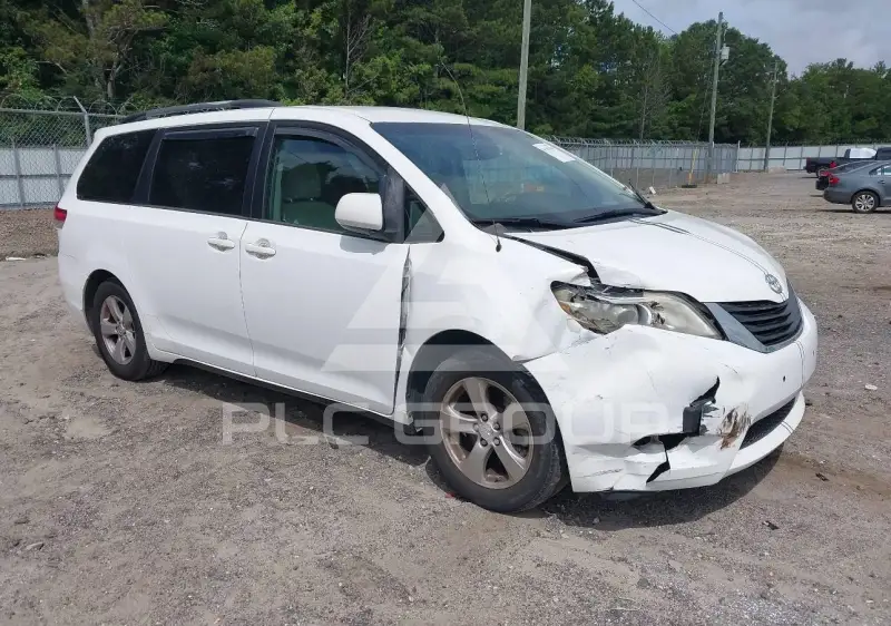 2013 Toyota SIENNA фото
