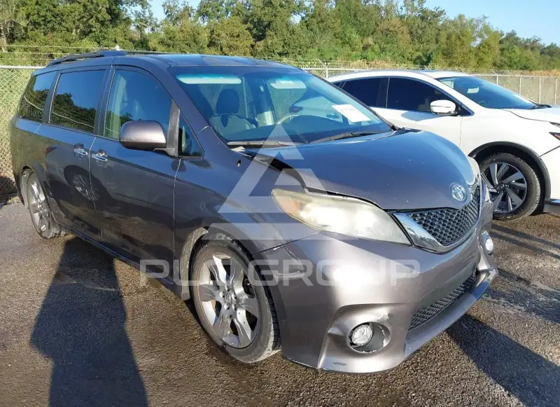 2013 Toyota SIENNA photo