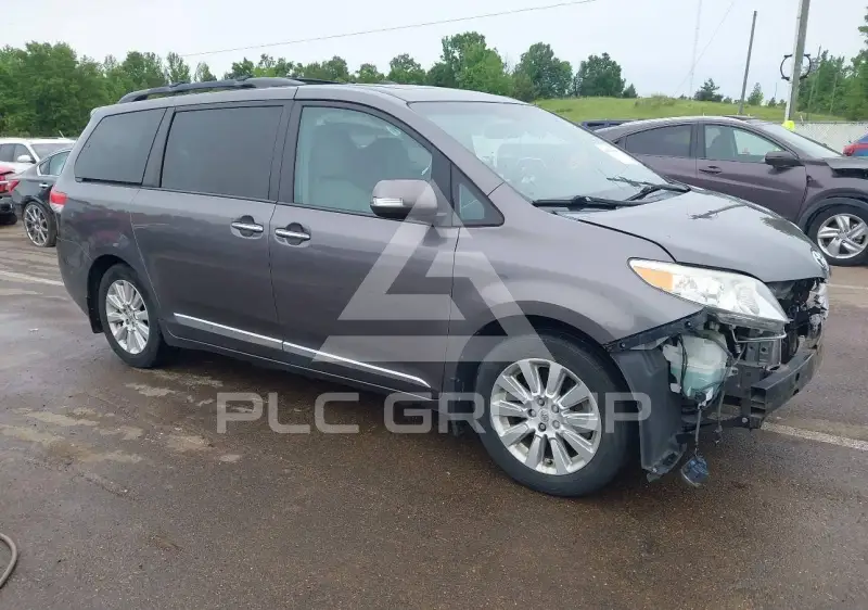 2013 Toyota SIENNA photo