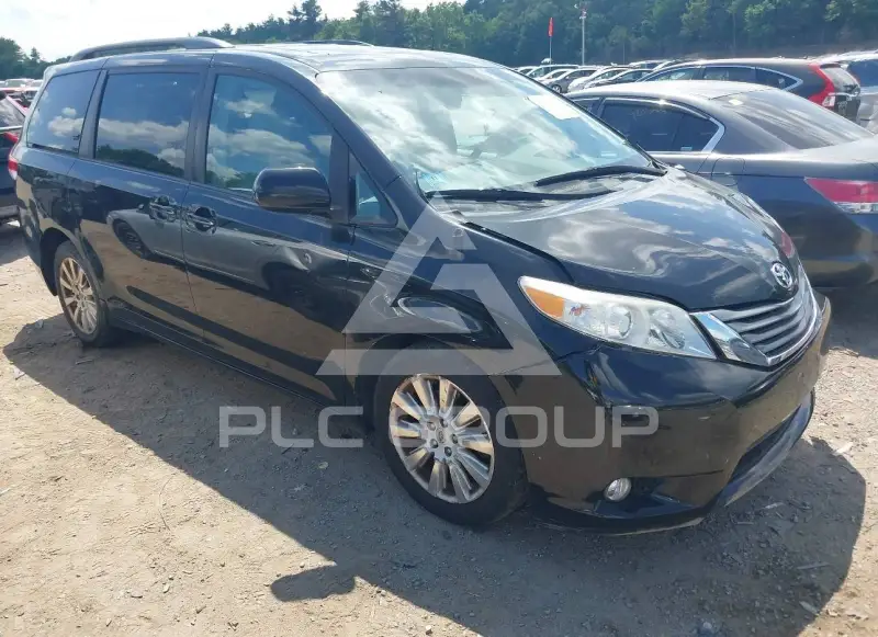2013 Toyota SIENNA фото