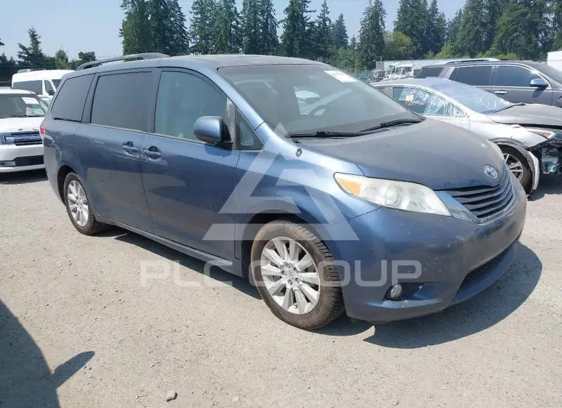 2013 Toyota SIENNA фото