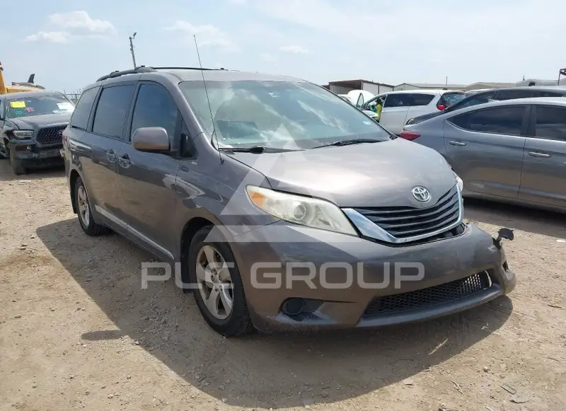 2013 Toyota SIENNA фото