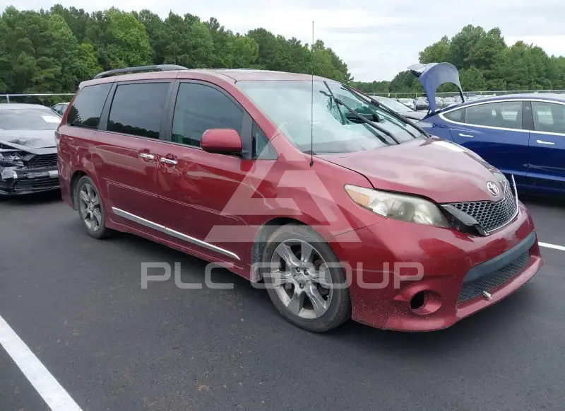 2013 Toyota SIENNA photo