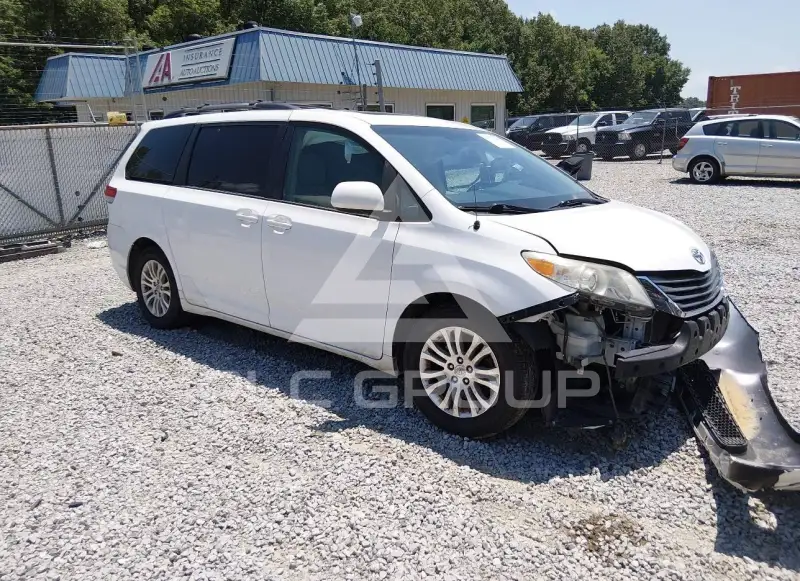 2013 Toyota SIENNA фото