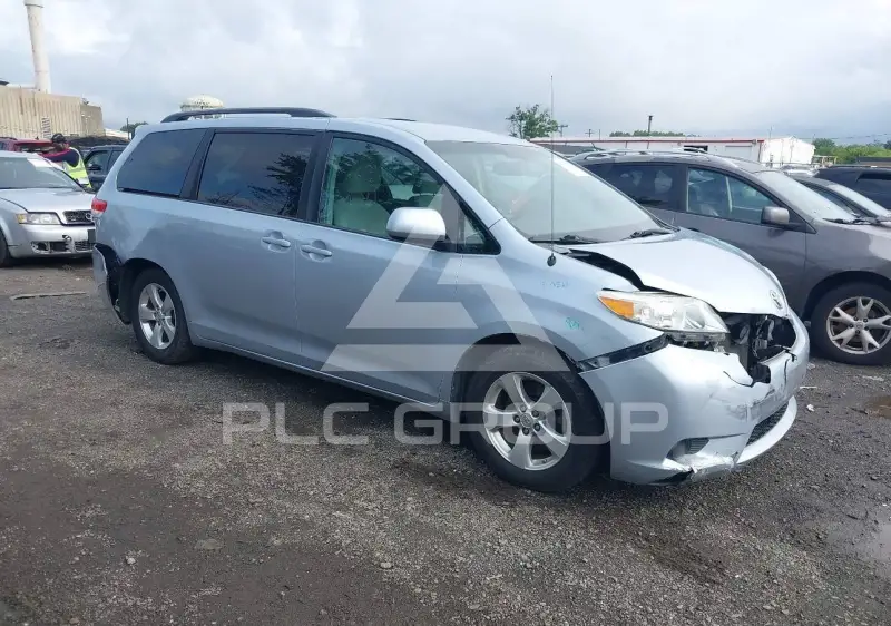 2013 Toyota SIENNA фото
