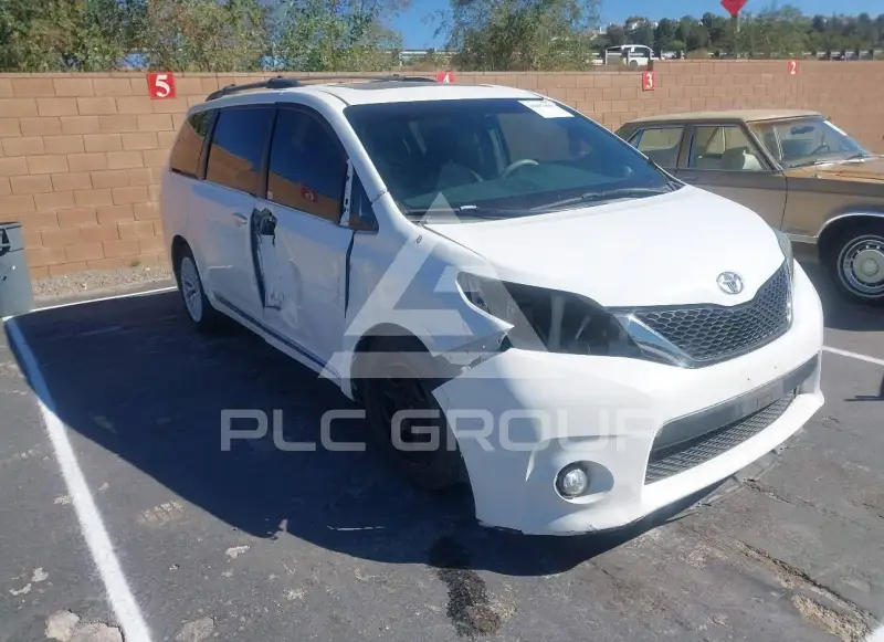 2013 Toyota SIENNA photo